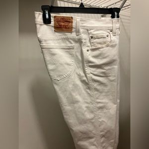 Levi’s white denim capris